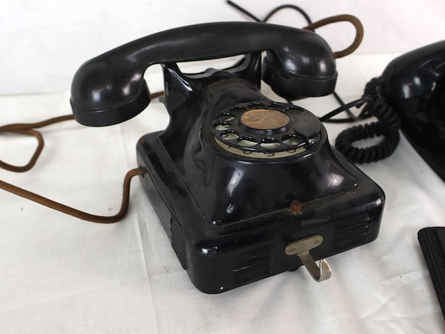 Oude telefoon (x2) - afbeelding 2 van  4