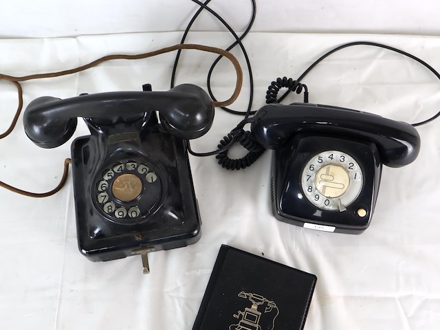 Oude telefoon (x2) - afbeelding 4 van  4