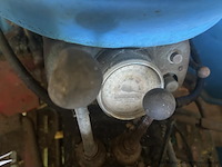 Oude tractor jerom, voorzien van een kap en wielaandrijving. - afbeelding 6 van  7