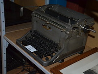 Oude typemachine underwood 6543210 - afbeelding 2 van  5
