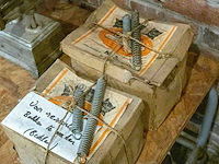 Oude veren in originele verpakking - afbeelding 1 van  2