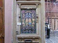 Oude voordeur 1903 in eik met brandglas, smeedwerk en vitreau in art-deco - afbeelding 1 van  7