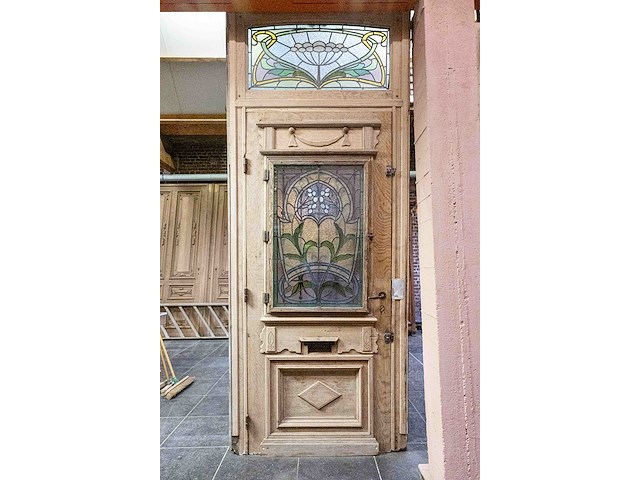 Oude voordeur 1903 in eik met brandglas, smeedwerk en vitreau in art-deco - afbeelding 2 van  7