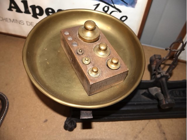 Oude weegschaal - afbeelding 4 van  5