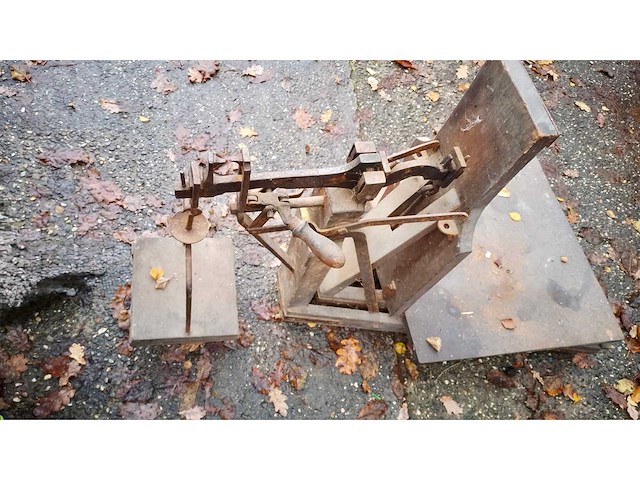 Oude weegschaal - afbeelding 1 van  2