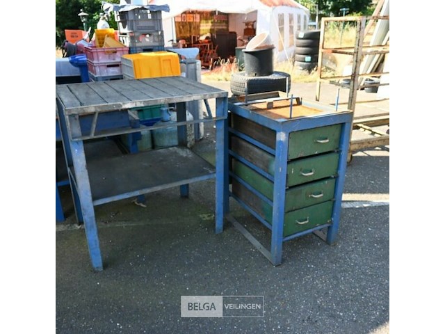 Oude werktafels - afbeelding 1 van  3