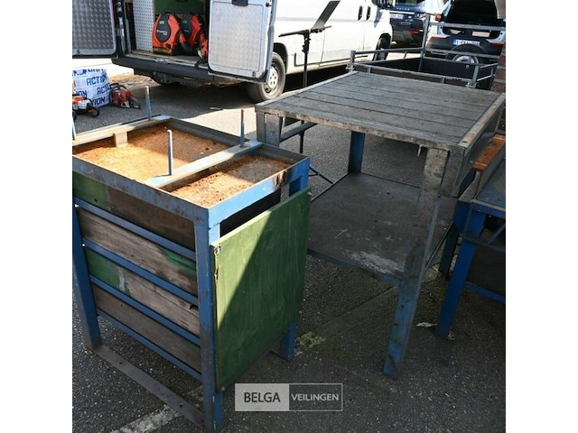 Oude werktafels - afbeelding 3 van  3