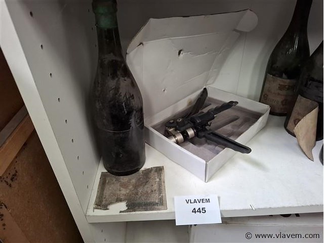 Oude wijn - afbeelding 1 van  2