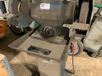 Oude zware slijpmolen - afbeelding 1 van  3