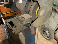 Oude zware slijpmolen - afbeelding 3 van  3