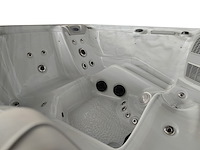 Outdoor spa 5-persoons 220x220x90 cm -sneeuwwit bad met zwarte zijkant - incl. bluetooth - afbeelding 4 van  8