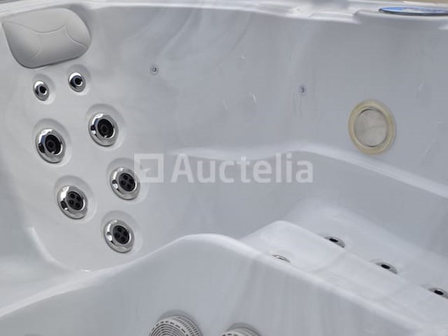 Outdoor spa 5-persoons 230x230 cm - sneeuwwit bad / grijze zijkant - incl. bluetooth - afbeelding 1 van  9