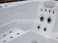 Outdoor spa 5-persoons 230x230 cm - sneeuwwit bad / grijze zijkant - incl. bluetooth - afbeelding 6 van  9