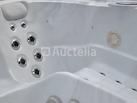 Outdoor spa 5-persoons 230x230 cm - sneeuwwit bad / grijze zijkant - incl. bluetooth - afbeelding 2 van  9