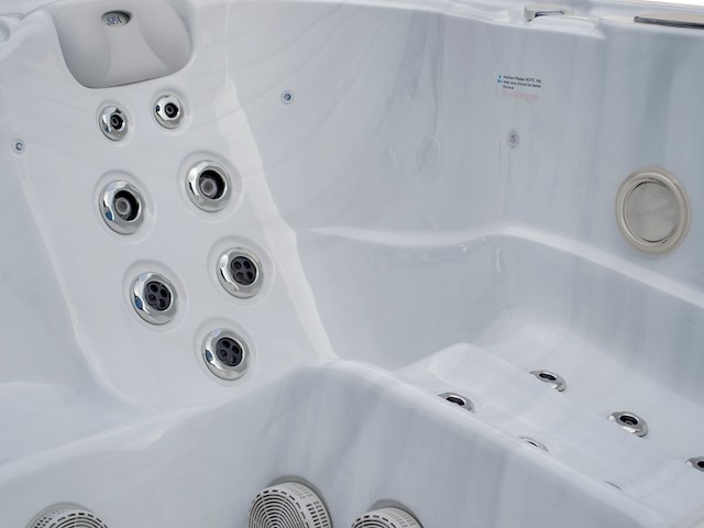 Outdoor spa 5-persoons 230x230 cm - wit bad / antraciete zijkant - incl. bluetooth - afbeelding 2 van  6