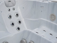 Outdoor spa 5-persoons 230x230 cm - wit bad / antraciete zijkant - incl. bluetooth - afbeelding 3 van  6