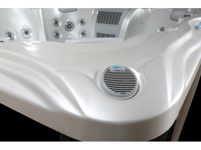 Outdoor spa 7-persoons 220x220x90 cm - wit bad met donkerbruine zijkant - incl. bluetooth - afbeelding 2 van  12