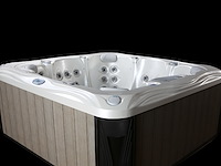 Outdoor spa 7-persoons 220x220x90 cm - wit bad met donkerbruine zijkant - incl. bluetooth - afbeelding 1 van  12