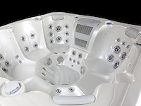 Outdoor spa 7-persoons 220x220x90 cm - wit bad met donkerbruine zijkant - incl. bluetooth - afbeelding 10 van  12