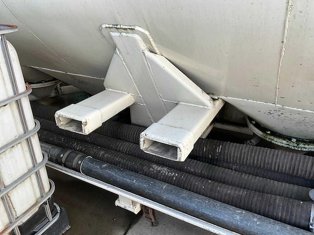 Ova opbouw vrachtwagen voor bulktransport - afbeelding 3 van  8