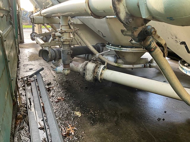 Ova opbouw vrachtwagen voor bulktransport - afbeelding 7 van  8