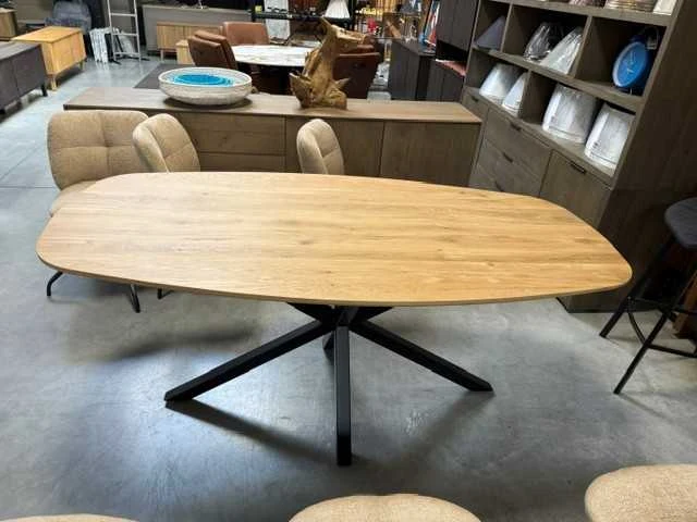 Ovaal tafel massief eik - afbeelding 1 van  4