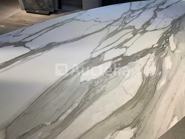 Ovale keramische tafel met zwarte metalen poot, 125 cm x 290 cm - afbeelding 2 van  3