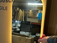 Ovale led-badkamerspiegel - afm 38x80 cm - afbeelding 2 van  2