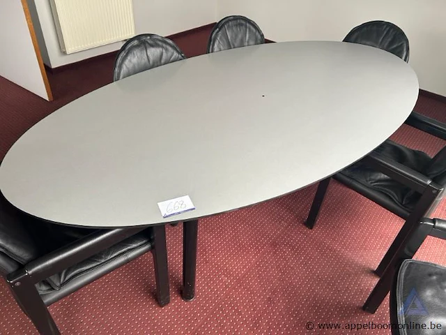 Ovale tafel - afbeelding 1 van  1