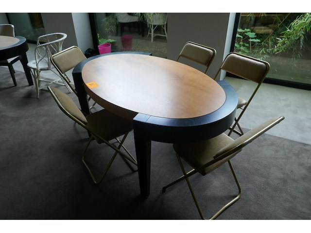 Ovalen eetkamertafels + diverse stoelen - afbeelding 1 van  4