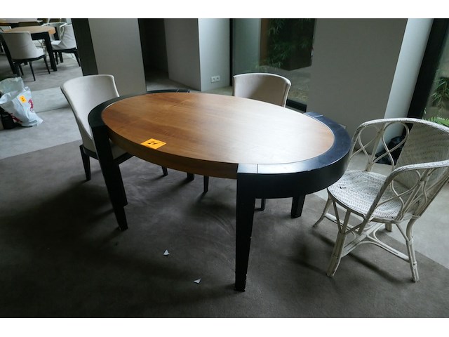 Ovalen eetkamertafels + diverse stoelen - afbeelding 2 van  4