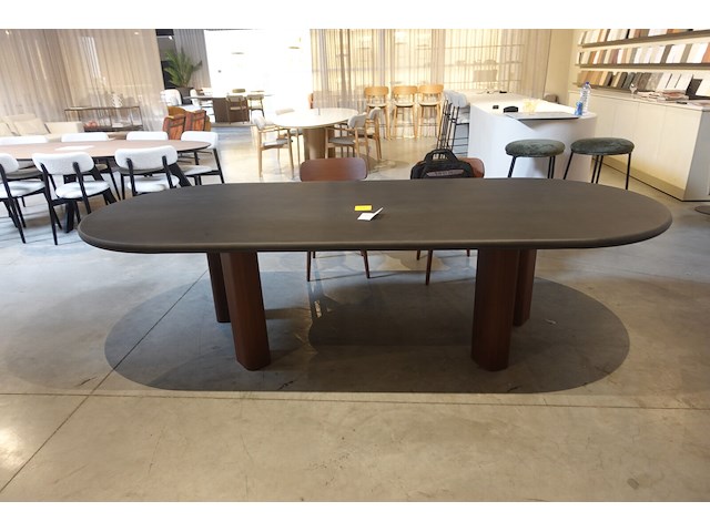 Ovalen eettafel - afbeelding 1 van  4