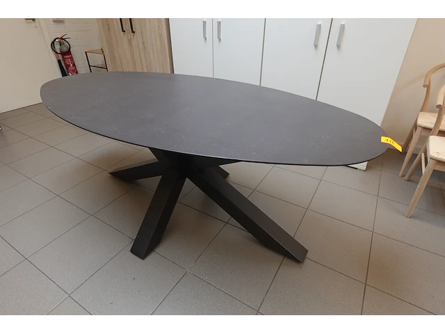 Ovalen tafel - afbeelding 1 van  6