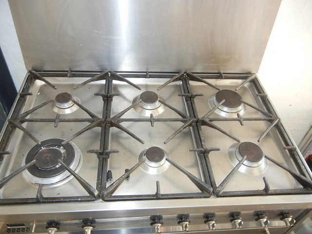Oven multi functioneel in inox met 6 vuurpitten, merk smeg, met achterplaat en dampkap (siemens) - afbeelding 5 van  12