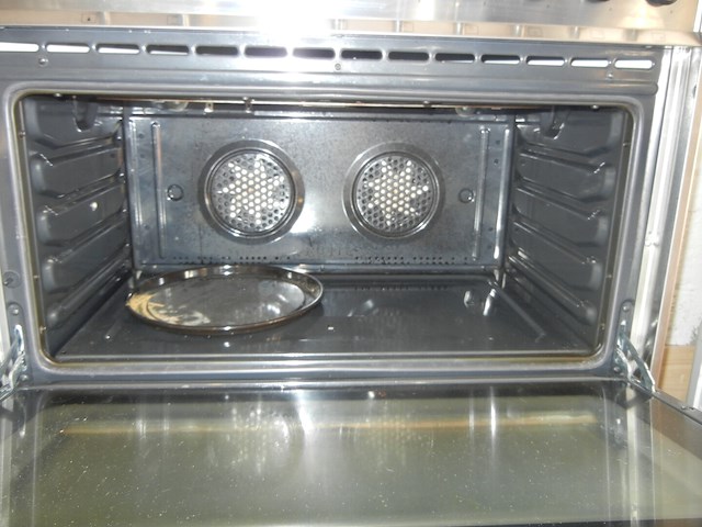 Oven multi functioneel in inox met 6 vuurpitten, merk smeg, met achterplaat en dampkap (siemens) - afbeelding 7 van  12