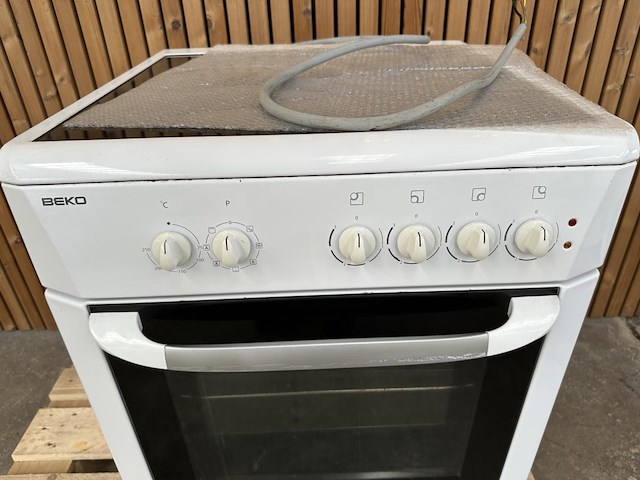Oven/fornuis beko cm68000 - afbeelding 2 van  9