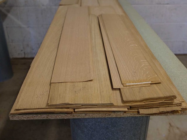 Overig hout en fineer / franse eikenfineer lot 14 - afbeelding 3 van  4