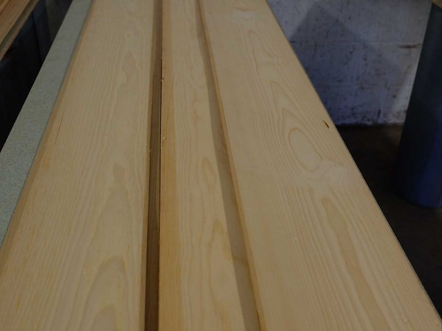 Overig hout en fineer / witte spar fineer lot 13 - afbeelding 2 van  5