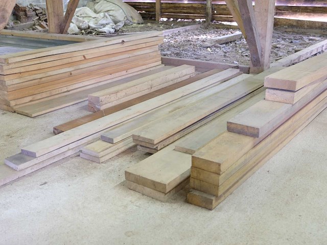 Overig hout en platen/planken/diverse stukken gezaagd hout kavel 3 - afbeelding 2 van  3