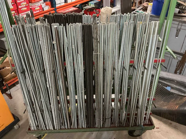 Overige magazijninventaris- mobiele rek met draadstangen - afbeelding 1 van  2
