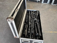 Overige podiumaccessoires - set microfoonstandaards met flycase - afbeelding 3 van  4