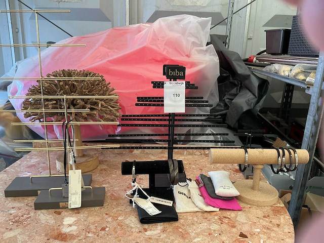 Overige winkel inventaris,etalage materialen - afbeelding 1 van  3