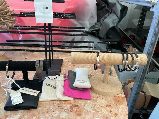 Overige winkel inventaris,etalage materialen - afbeelding 2 van  3