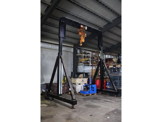 Overloop kraan elektrisch 5000kg - afbeelding 1 van  1