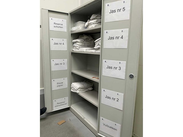 Overtoom 2-deurs opbergkast - afbeelding 3 van  3