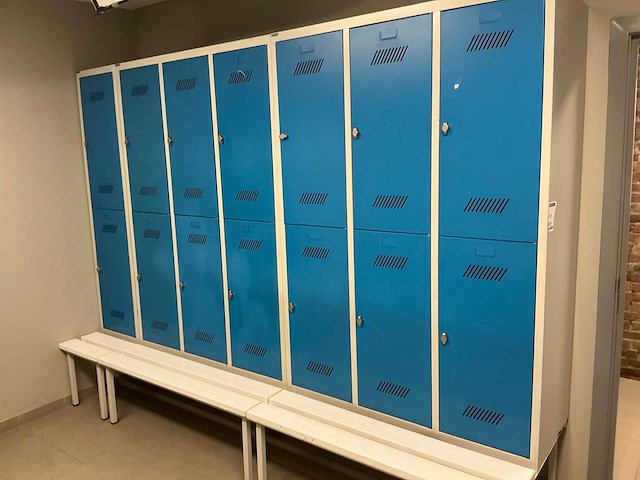 Overtoom diverse kleedkamerkasten (4x) - afbeelding 2 van  5