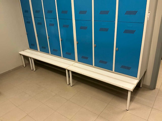 Overtoom diverse kleedkamerkasten (4x) - afbeelding 3 van  5