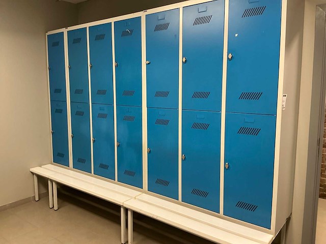 Overtoom diverse kleedkamerkasten (4x) - afbeelding 1 van  1
