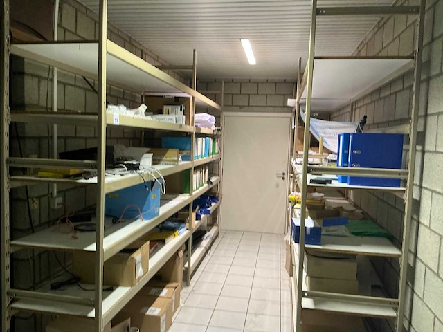 Overtoom metalen wandrek (2x) - afbeelding 1 van  5