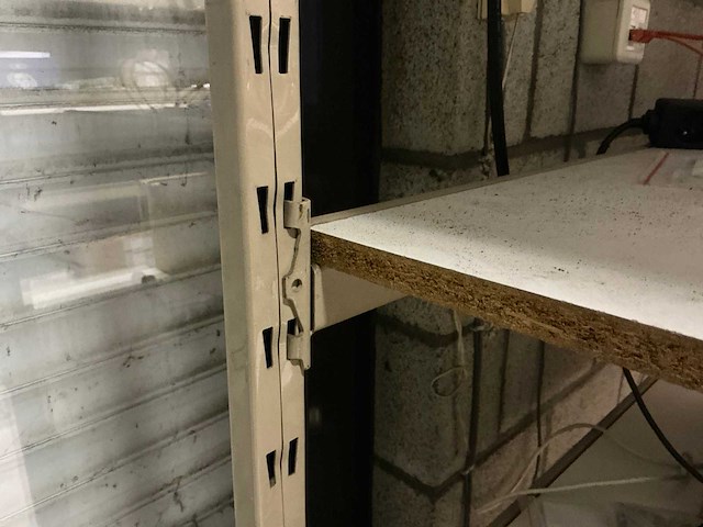 Overtoom metalen wandrek (2x) - afbeelding 5 van  5